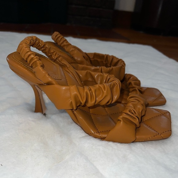 Women’s Square Toe Scrunched Heels - Picture 3 of 5